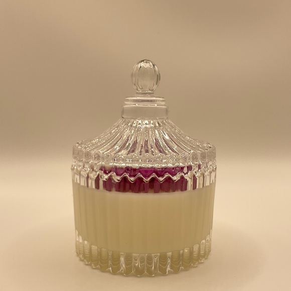 100% Soy Wax Candle 🌸 - Picture 2 of 3